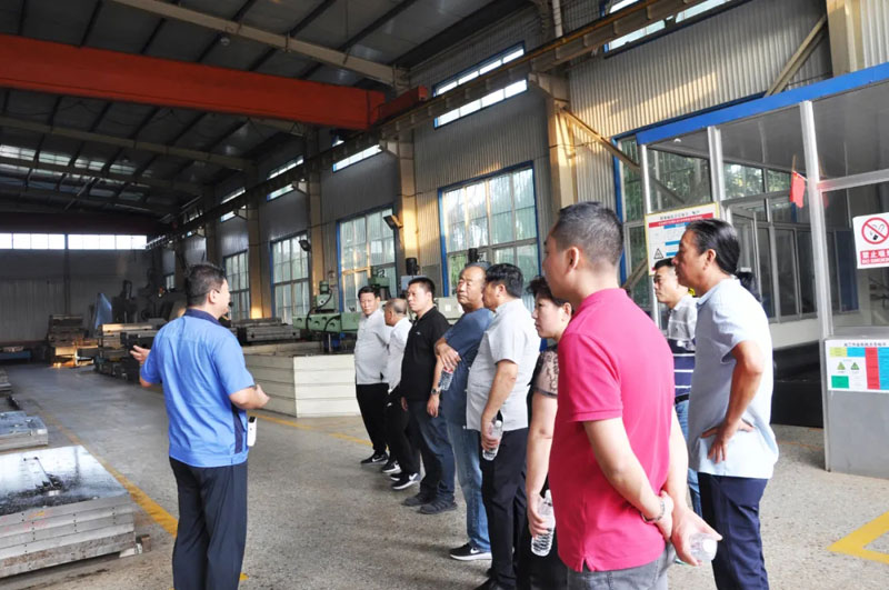 感恩有您，一路同行--熱烈歡迎保定包裝協(xié)會蒞臨信川參觀指導！