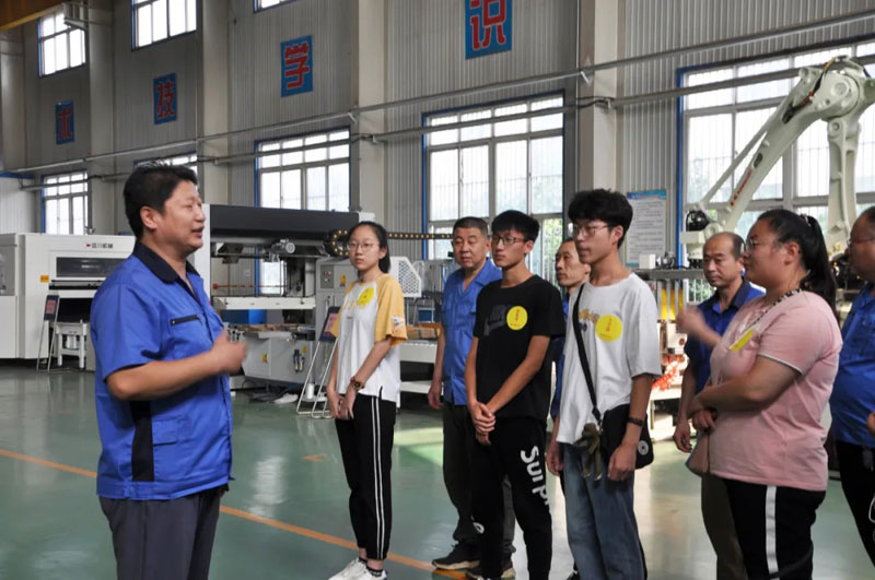 熱烈祝賀信川機(jī)械職工子弟金榜題名！