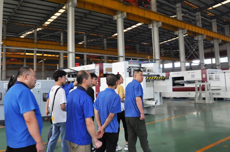 熱烈祝賀信川機(jī)械職工子弟金榜題名！