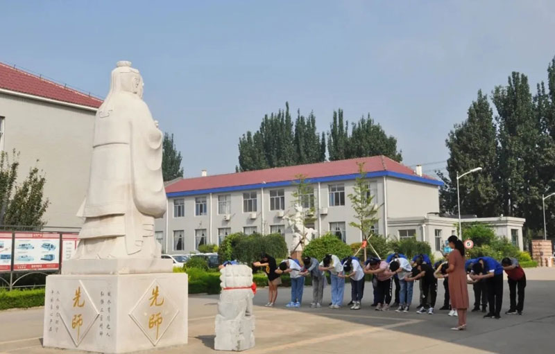熱烈祝賀信川機(jī)械職工子弟金榜題名！