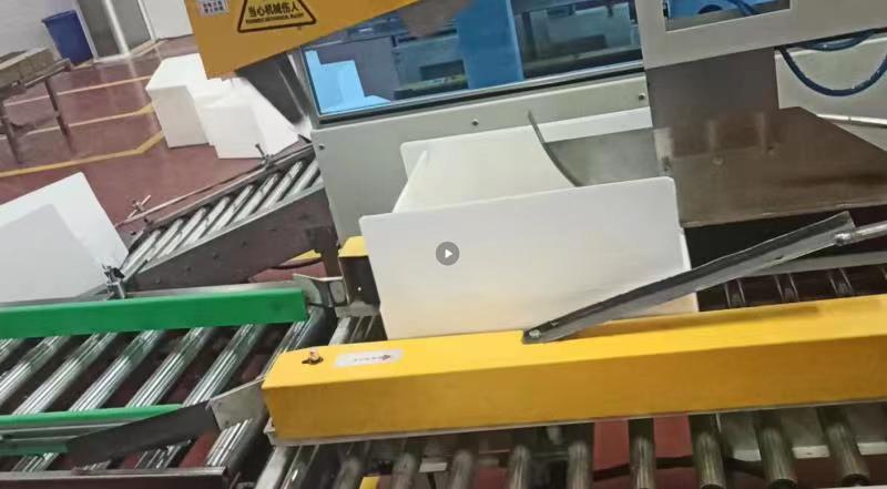 公司最新設(shè)計的蜂窩板箱自動線成功通過測試！
